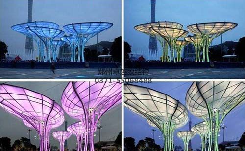 景觀膜結(jié)構夜間搭配燈光藝術性更強