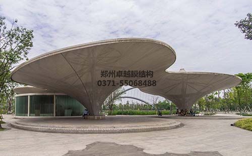 膜結(jié)構景觀是按照膜材展開面積計算