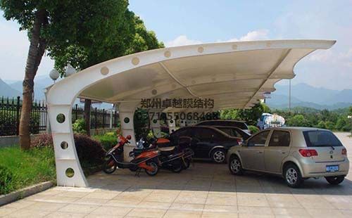 平膜型膜結(jié)構車棚可以按照投影面積計算