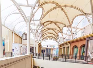 商場(chǎng)屋頂膜結(jié)構(gòu)有哪些特點(diǎn)？