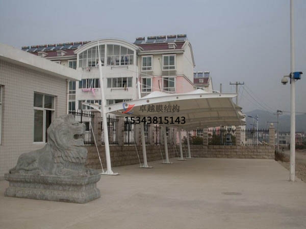開(kāi)封膜結(jié)構(gòu)停車棚【設(shè)計(jì)生產(chǎn)銷售】