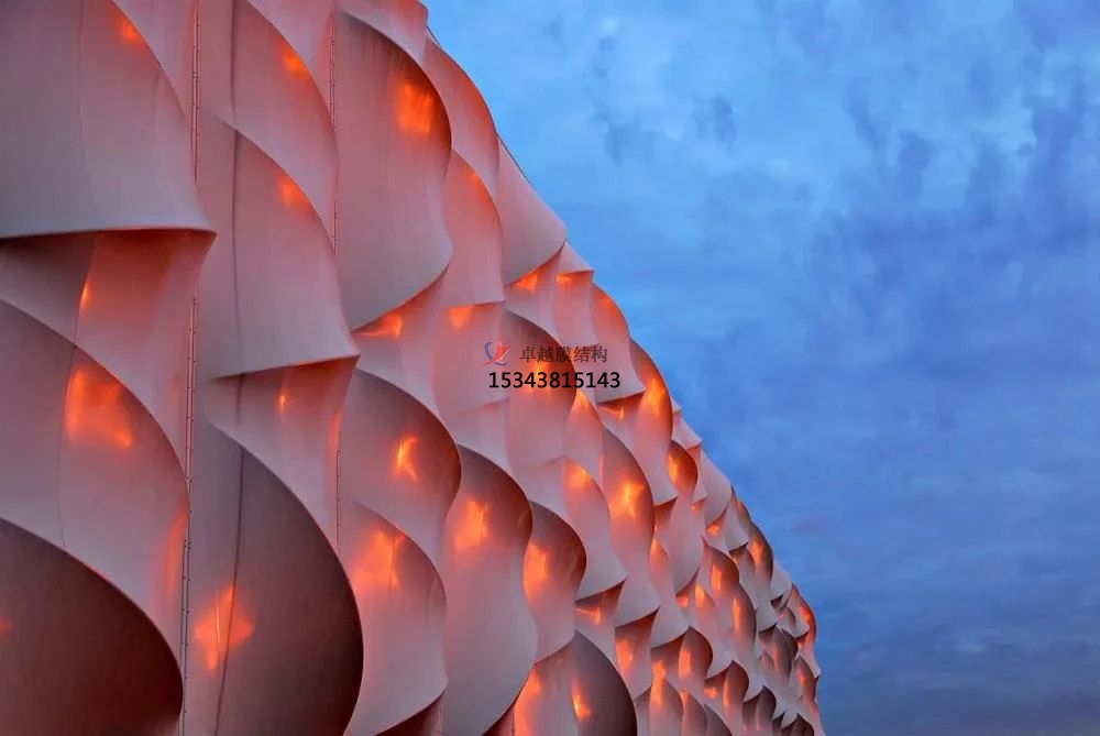 曲線時代，可彎可曲的膜結(jié)構(gòu)